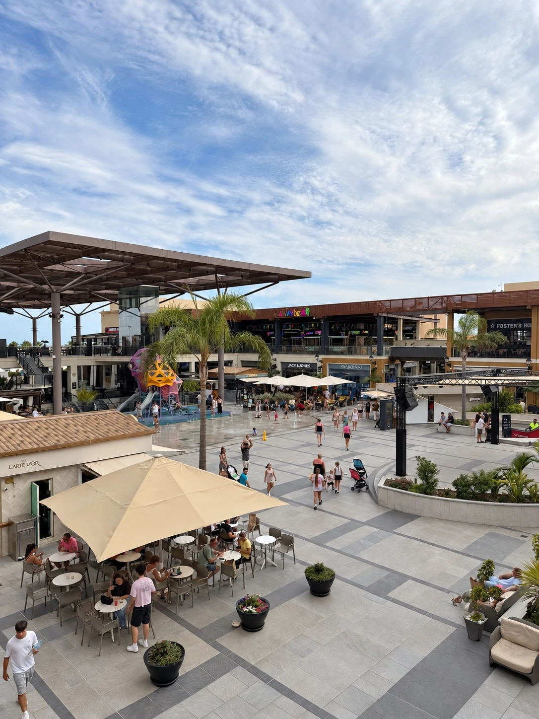 Winkelstraat La zenia boulevard Plein